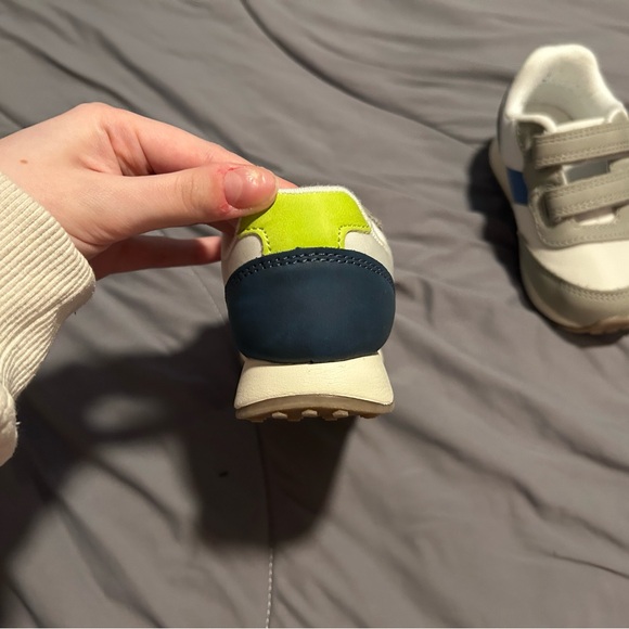 CAT & JACK KIDS SNEAKERS - Picture 6 of 7